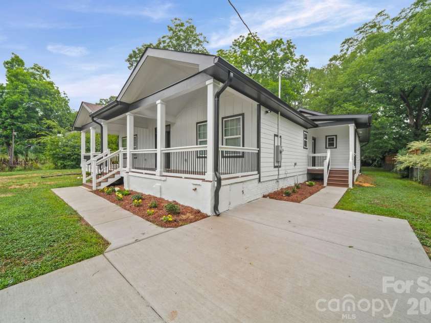 111 Hemphill Avenue, Chester, SC 29706.  MLS# CAR4403805, YatesRealty ID 37636. 