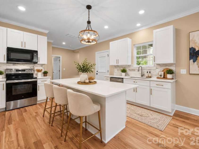 111 Hemphill Avenue, Chester, SC 29706.  MLS# CAR4403805, YatesRealty ID 37636. 