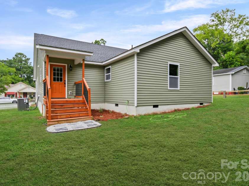 113.5 Graham Street, Chester, SC 29706.  MLS# CAR4403838, YatesRealty ID 37637. 