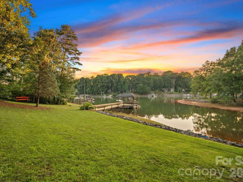 385 Sundown Road, Mooresville, NC 28117.  MLS# CAR4403698, YatesRealty ID 37639. 