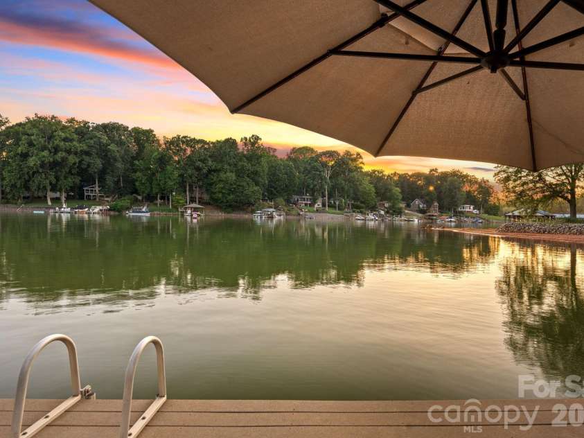 385 Sundown Road, Mooresville, NC 28117.  MLS# CAR4403698, YatesRealty ID 37639. 