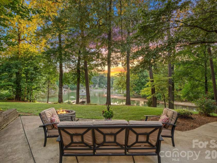 385 Sundown Road, Mooresville, NC 28117.  MLS# CAR4403698, YatesRealty ID 37639. 