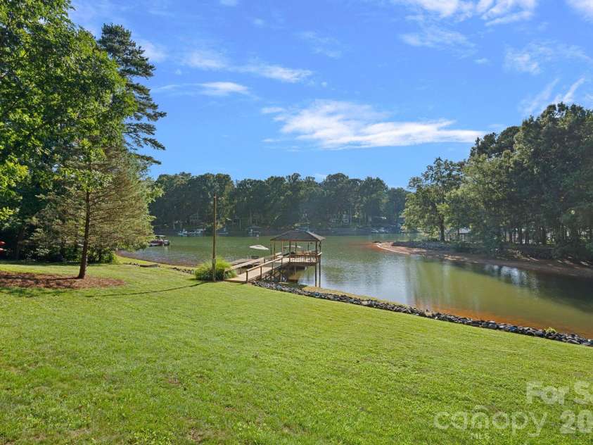 385 Sundown Road, Mooresville, NC 28117.  MLS# CAR4403698, YatesRealty ID 37639. 