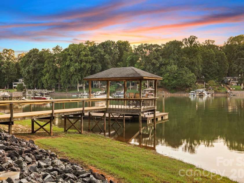 385 Sundown Road, Mooresville, NC 28117.  MLS# CAR4403698, YatesRealty ID 37639. 
