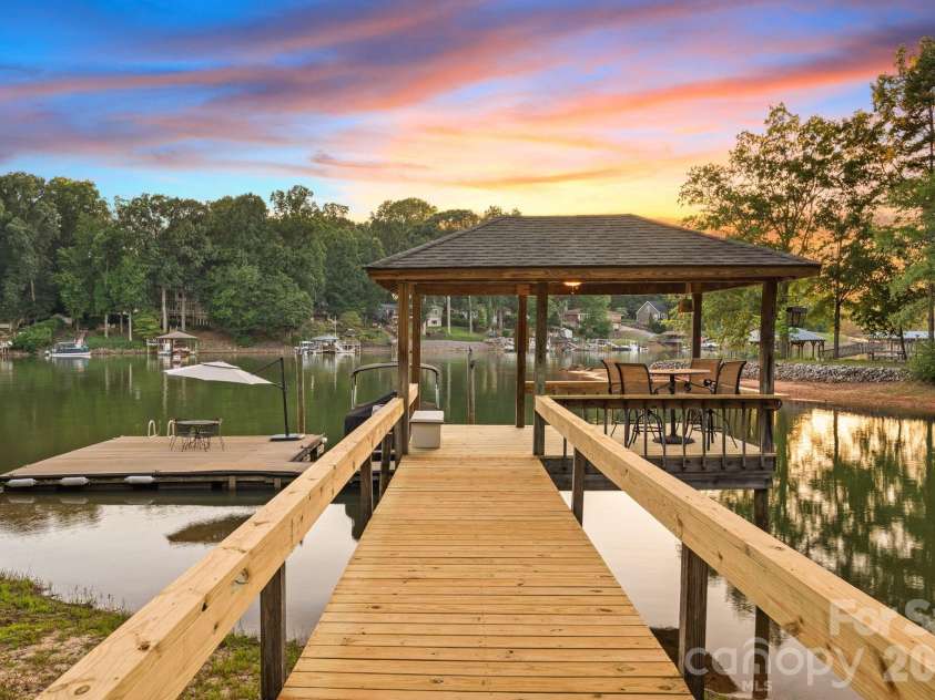 385 Sundown Road, Mooresville, NC 28117.  MLS# CAR4403698, YatesRealty ID 37639. 