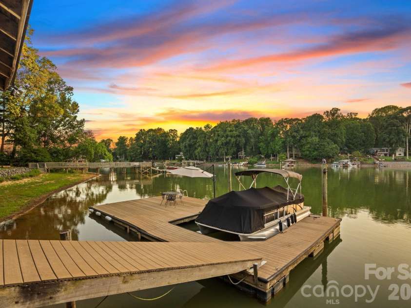 385 Sundown Road, Mooresville, NC 28117.  MLS# CAR4403698, YatesRealty ID 37639. 