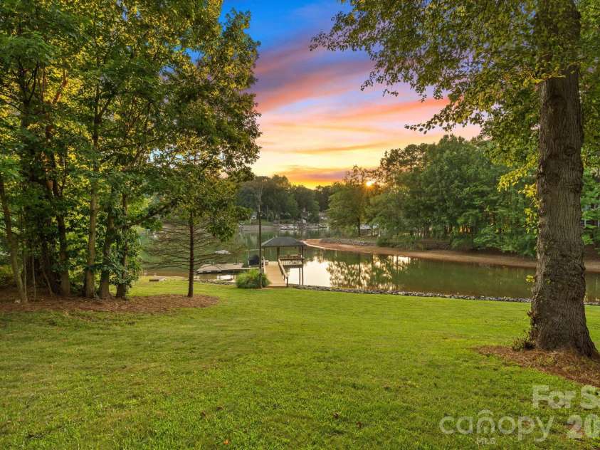 385 Sundown Road, Mooresville, NC 28117.  MLS# CAR4403698, YatesRealty ID 37639. 
