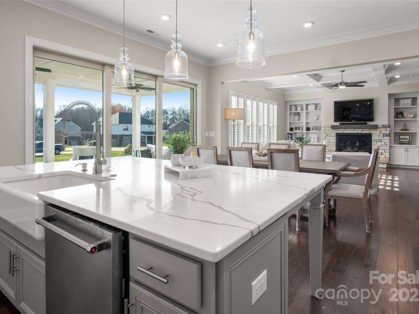 105 Downton Abbey Drive, Marvin, NC 28173.  MLS# CAR4332508, YatesRealty ID 3764. Kitchen is open to the nook and family room 0 great for entertaining