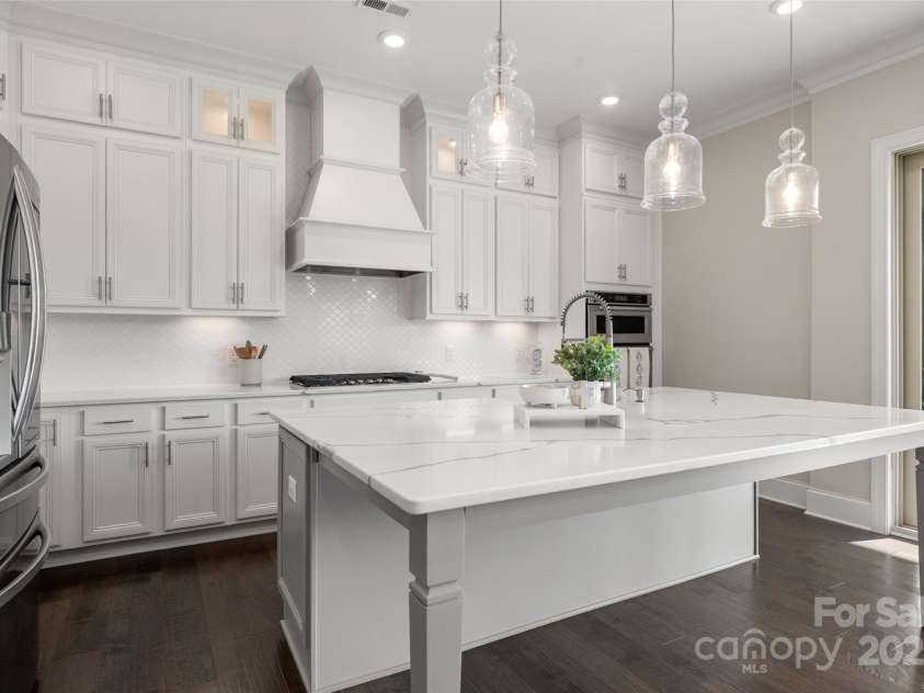 105 Downton Abbey Drive, Marvin, NC 28173.  MLS# CAR4332508, YatesRealty ID 3764. Large kitchen features stacked cabinets gas cook top and wall oven