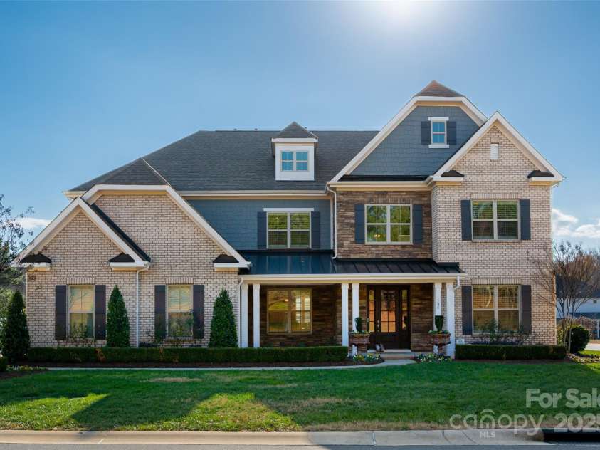 105 Downton Abbey Drive, Marvin, NC 28173.  MLS# CAR4332508, YatesRealty ID 3764. Professionally landscaped home