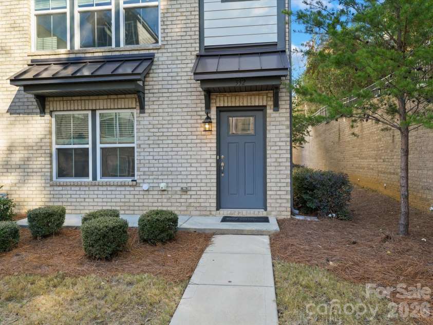 332 Hastings Run Drive, Charlotte, NC 28211.  MLS# CAR4337671, YatesRealty ID 3764. 