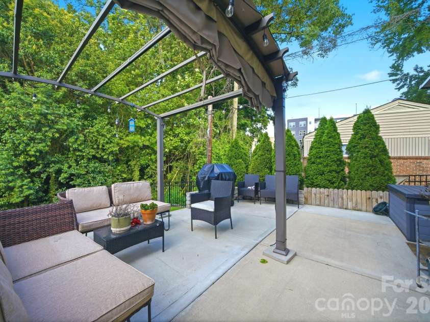 1829 Evergreen Drive, Charlotte, NC 28208.  MLS# CAR4399193, YatesRealty ID 37644. 