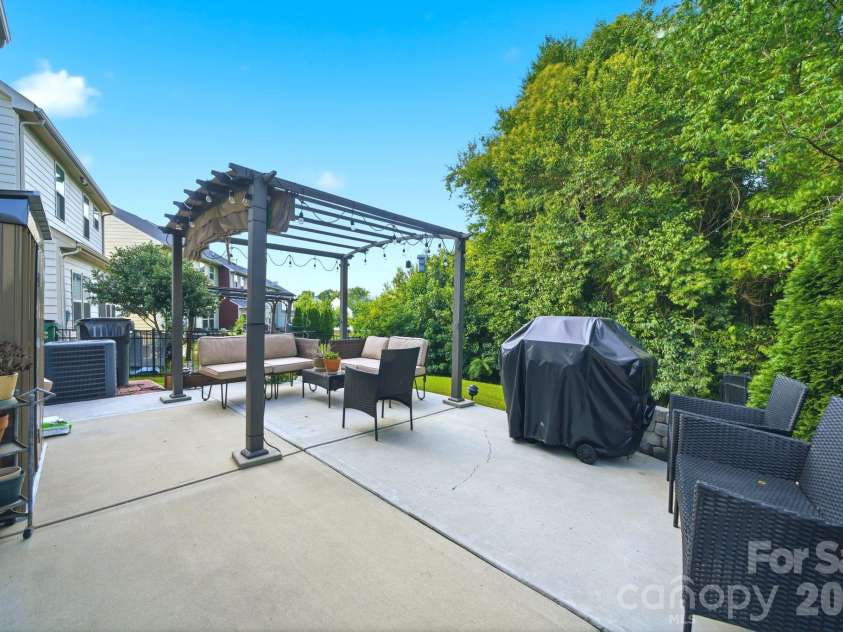 1829 Evergreen Drive, Charlotte, NC 28208.  MLS# CAR4399193, YatesRealty ID 37644. 