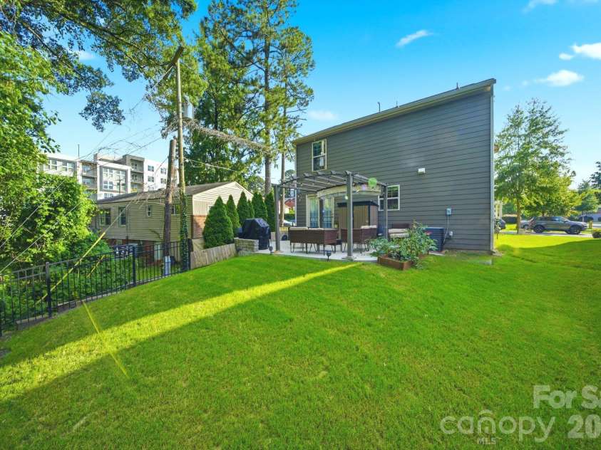 1829 Evergreen Drive, Charlotte, NC 28208.  MLS# CAR4399193, YatesRealty ID 37644. 