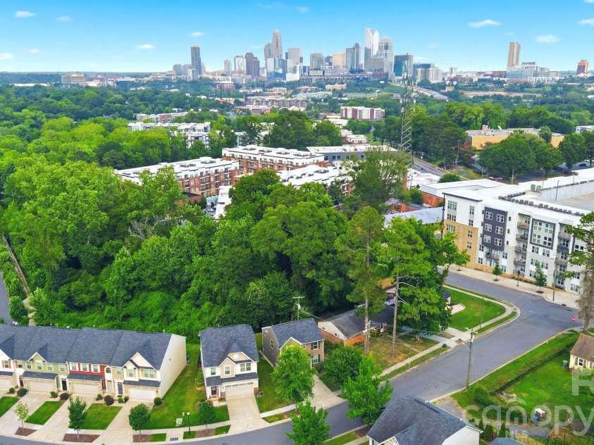 1829 Evergreen Drive, Charlotte, NC 28208.  MLS# CAR4399193, YatesRealty ID 37644. 