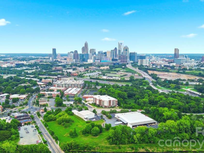 1829 Evergreen Drive, Charlotte, NC 28208.  MLS# CAR4399193, YatesRealty ID 37644. 