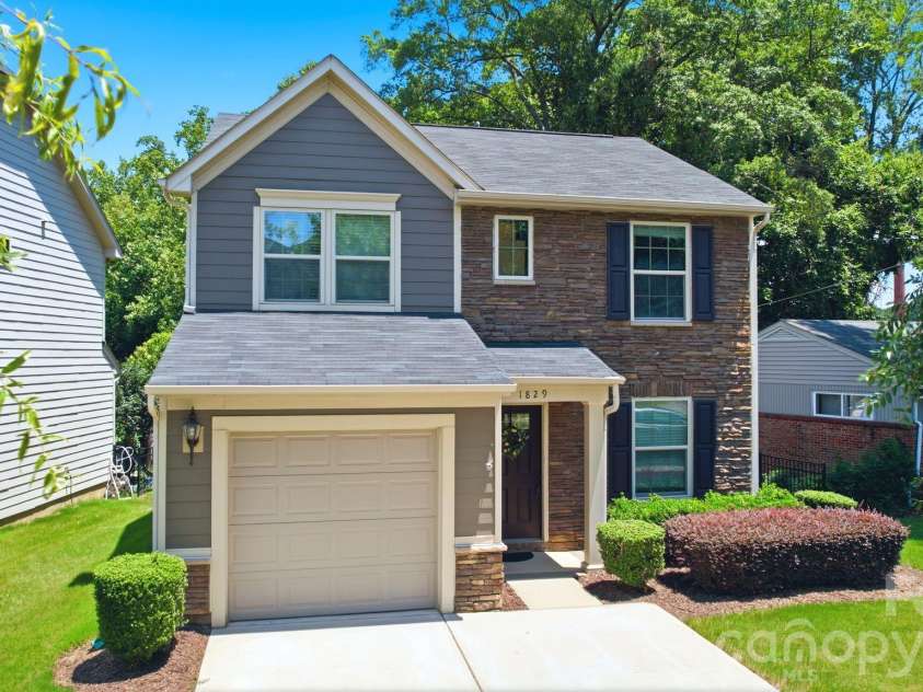 1829 Evergreen Drive, Charlotte, NC 28208.  MLS# CAR4399193, YatesRealty ID 37644. 