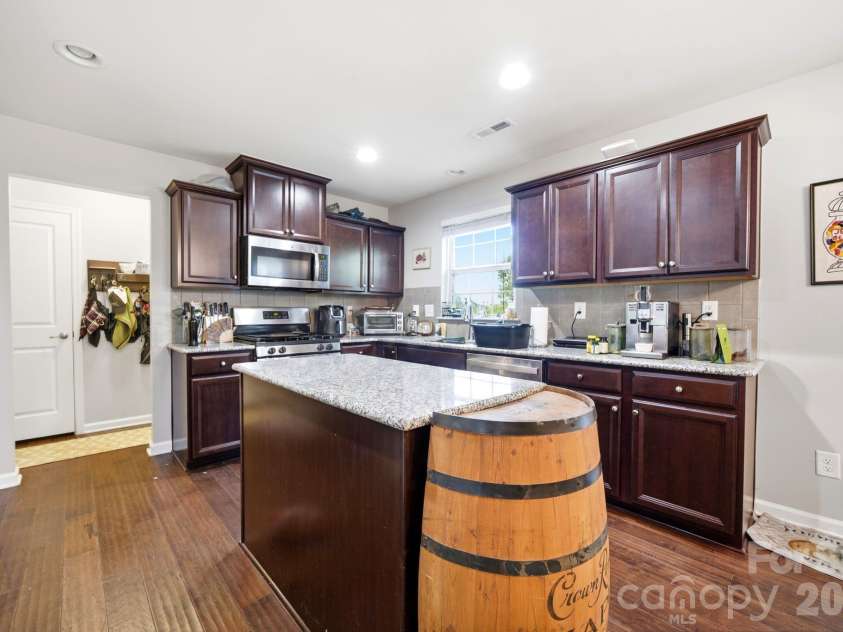 1829 Evergreen Drive, Charlotte, NC 28208.  MLS# CAR4399193, YatesRealty ID 37644. 