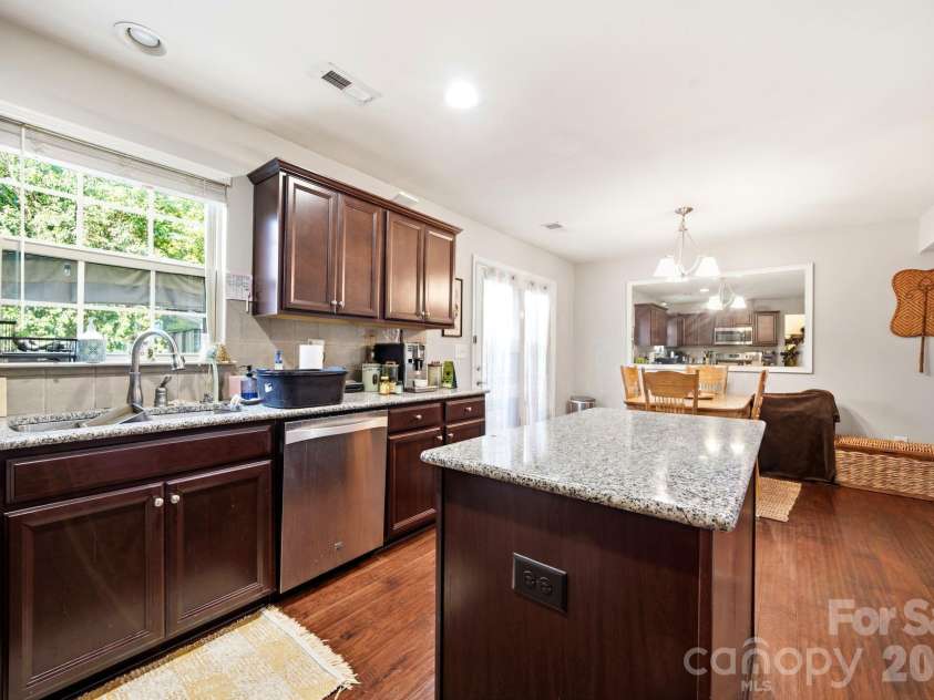 1829 Evergreen Drive, Charlotte, NC 28208.  MLS# CAR4399193, YatesRealty ID 37644. 