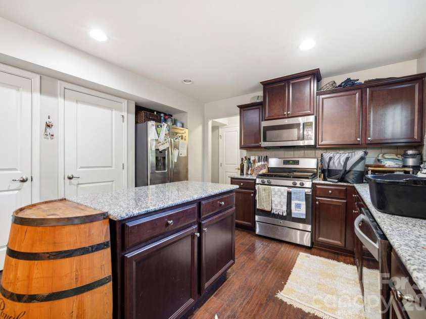 1829 Evergreen Drive, Charlotte, NC 28208.  MLS# CAR4399193, YatesRealty ID 37644. 