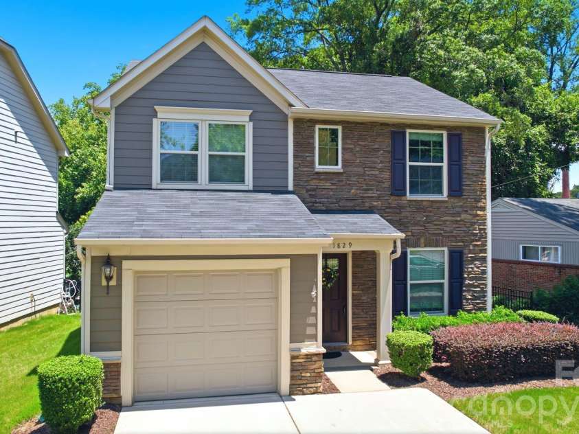 1829 Evergreen Drive, Charlotte, NC 28208.  MLS# CAR4399193, YatesRealty ID 37644. 
