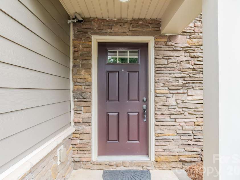 1829 Evergreen Drive, Charlotte, NC 28208.  MLS# CAR4416716, YatesRealty ID 37644. 