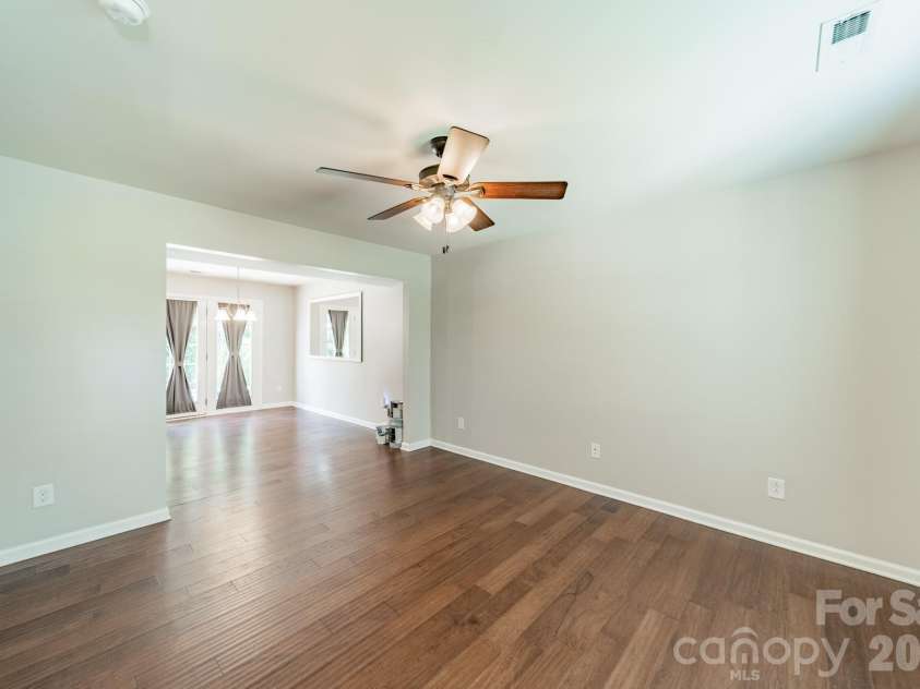 1829 Evergreen Drive, Charlotte, NC 28208.  MLS# CAR4416716, YatesRealty ID 37644. 