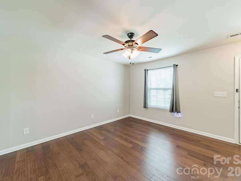 1829 Evergreen Drive, Charlotte, NC 28208.  MLS# CAR4416716, YatesRealty ID 37644. 