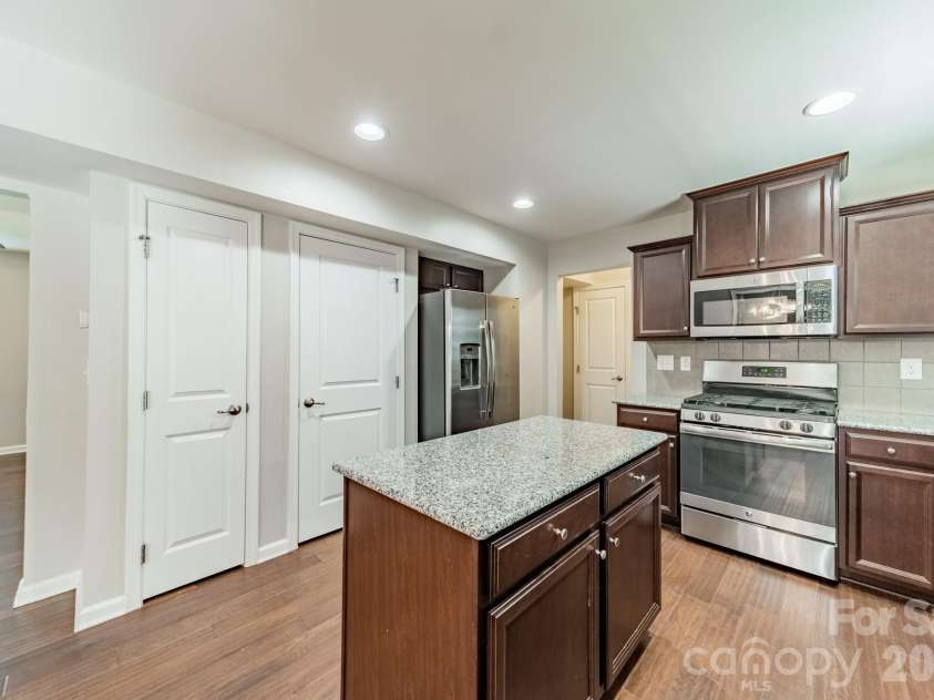 1829 Evergreen Drive, Charlotte, NC 28208.  MLS# CAR4416716, YatesRealty ID 37644. 