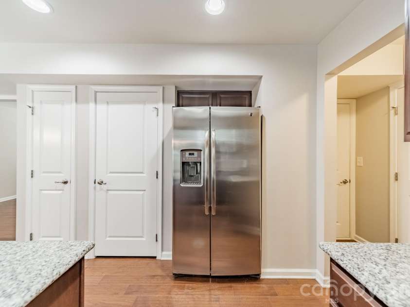 1829 Evergreen Drive, Charlotte, NC 28208.  MLS# CAR4416716, YatesRealty ID 37644. 
