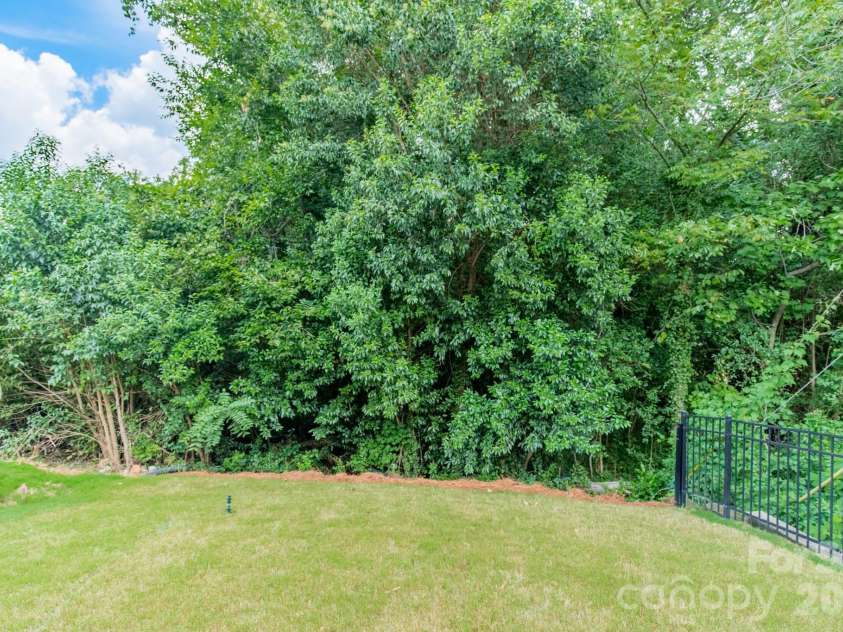 1829 Evergreen Drive, Charlotte, NC 28208.  MLS# CAR4416716, YatesRealty ID 37644. 
