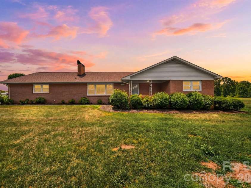8604 Old NC 10 Highway, Hickory, NC 28602.  MLS# CAR4402129, YatesRealty ID 37646. 