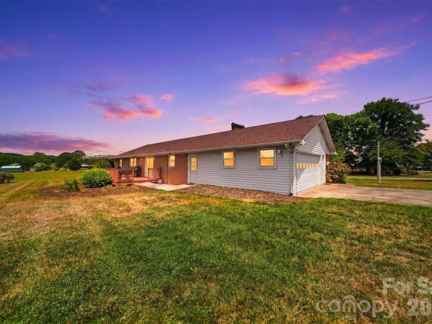 8604 Old NC 10 Highway, Hickory, NC 28602.  MLS# CAR4402129, YatesRealty ID 37646. 