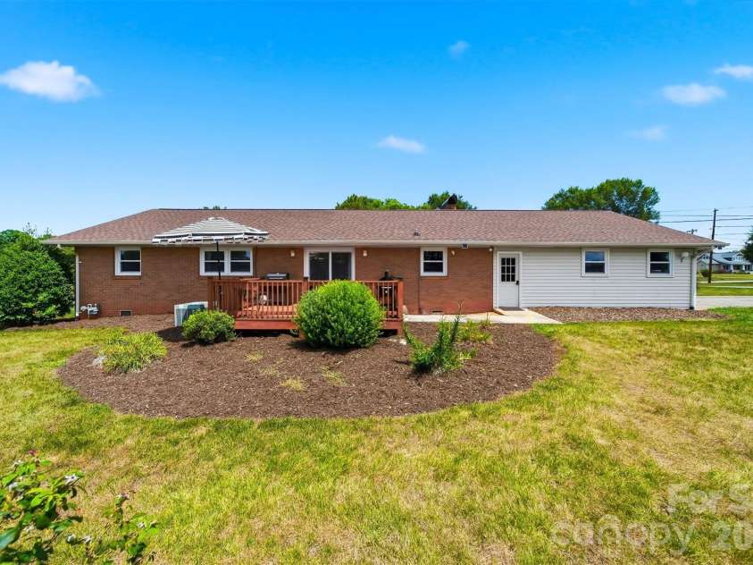 8604 Old NC 10 Highway, Hickory, NC 28602.  MLS# CAR4402129, YatesRealty ID 37646. 