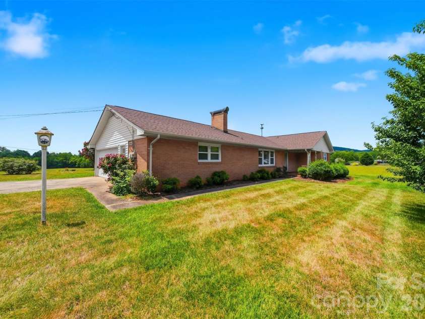 8604 Old NC 10 Highway, Hickory, NC 28602.  MLS# CAR4402129, YatesRealty ID 37646. 