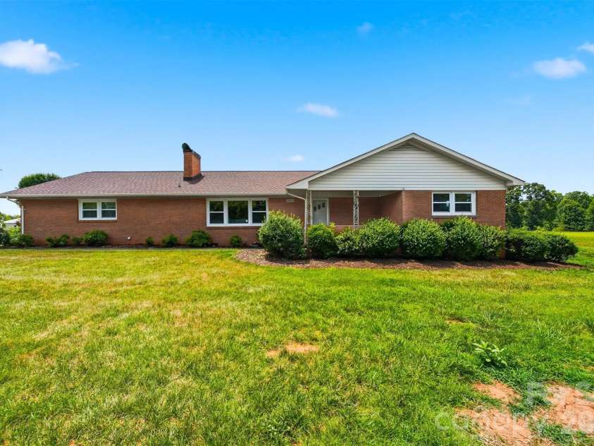 8604 Old NC 10 Highway, Hickory, NC 28602.  MLS# CAR4402129, YatesRealty ID 37646. 