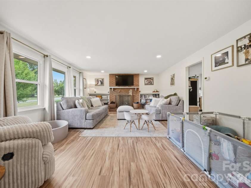 8604 Old NC 10 Highway, Hickory, NC 28602.  MLS# CAR4402129, YatesRealty ID 37646. 