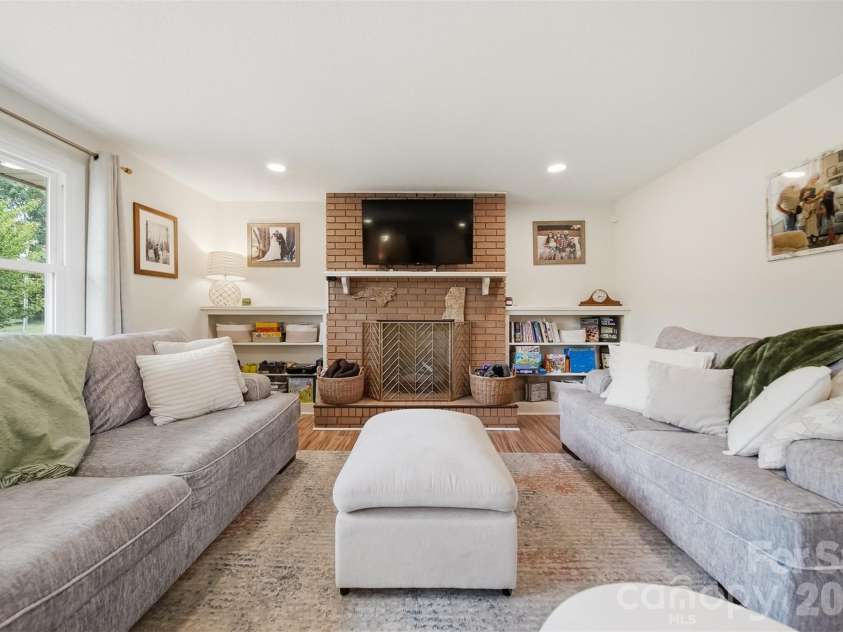 8604 Old NC 10 Highway, Hickory, NC 28602.  MLS# CAR4402129, YatesRealty ID 37646. 