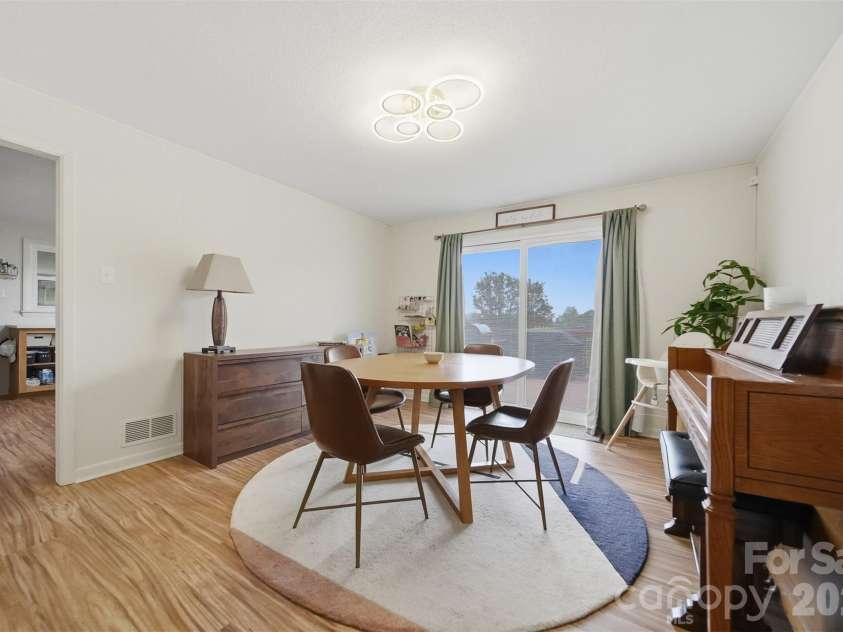 8604 Old NC 10 Highway, Hickory, NC 28602.  MLS# CAR4402129, YatesRealty ID 37646. 