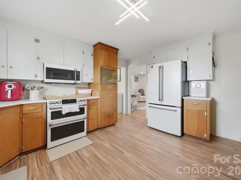 8604 Old NC 10 Highway, Hickory, NC 28602.  MLS# CAR4402129, YatesRealty ID 37646. 