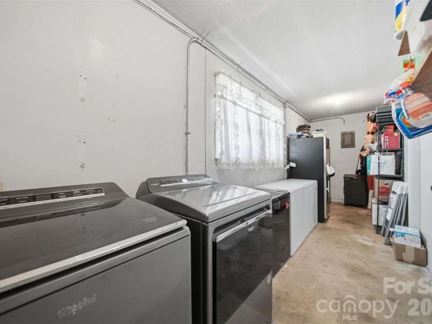 8604 Old NC 10 Highway, Hickory, NC 28602.  MLS# CAR4402129, YatesRealty ID 37646. 