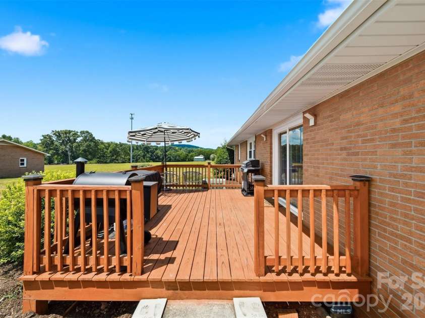 8604 Old NC 10 Highway, Hickory, NC 28602.  MLS# CAR4402129, YatesRealty ID 37646. 