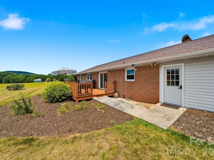 8604 Old NC 10 Highway, Hickory, NC 28602.  MLS# CAR4402129, YatesRealty ID 37646. 