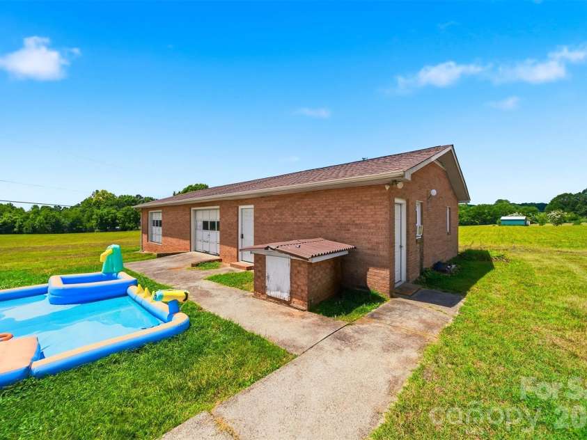 8604 Old NC 10 Highway, Hickory, NC 28602.  MLS# CAR4402129, YatesRealty ID 37646. 