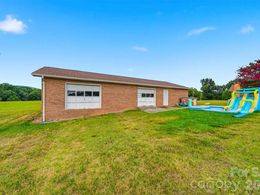 8604 Old NC 10 Highway, Hickory, NC 28602.  MLS# CAR4402129, YatesRealty ID 37646. 