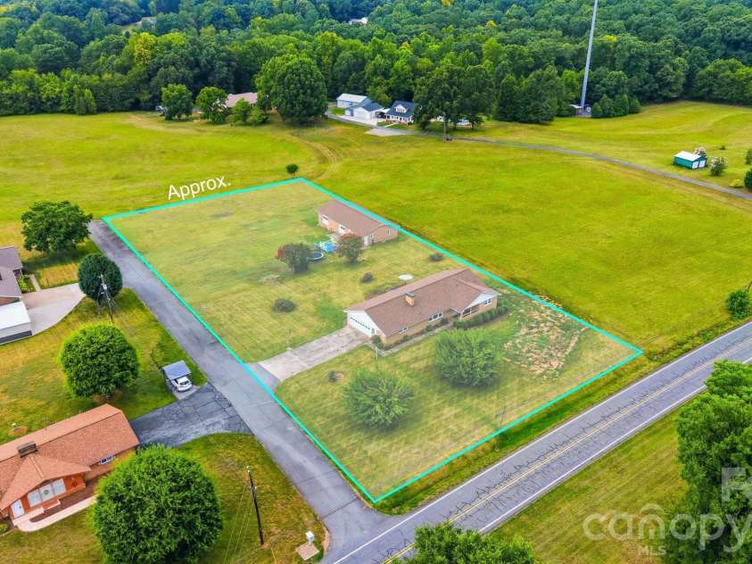 8604 Old NC 10 Highway, Hickory, NC 28602.  MLS# CAR4402129, YatesRealty ID 37646. 