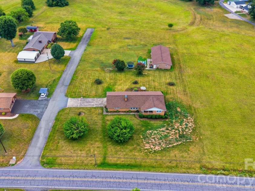 8604 Old NC 10 Highway, Hickory, NC 28602.  MLS# CAR4402129, YatesRealty ID 37646. 