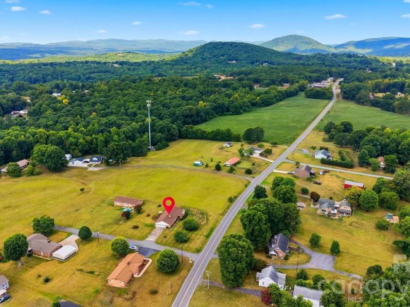 8604 Old NC 10 Highway, Hickory, NC 28602.  MLS# CAR4402129, YatesRealty ID 37646. 