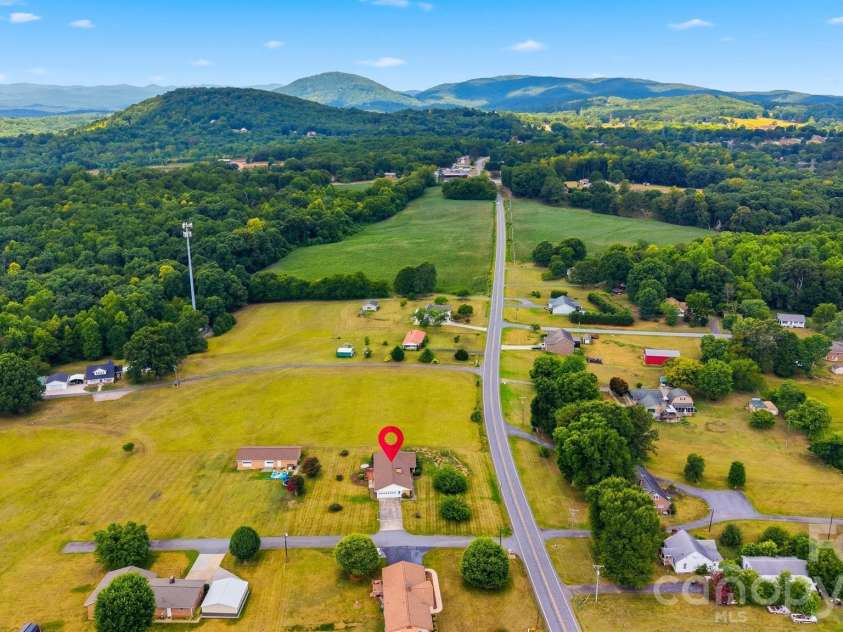 8604 Old NC 10 Highway, Hickory, NC 28602.  MLS# CAR4402129, YatesRealty ID 37646. 