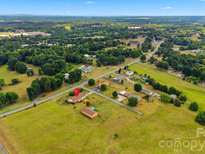 8604 Old NC 10 Highway, Hickory, NC 28602.  MLS# CAR4402129, YatesRealty ID 37646. 